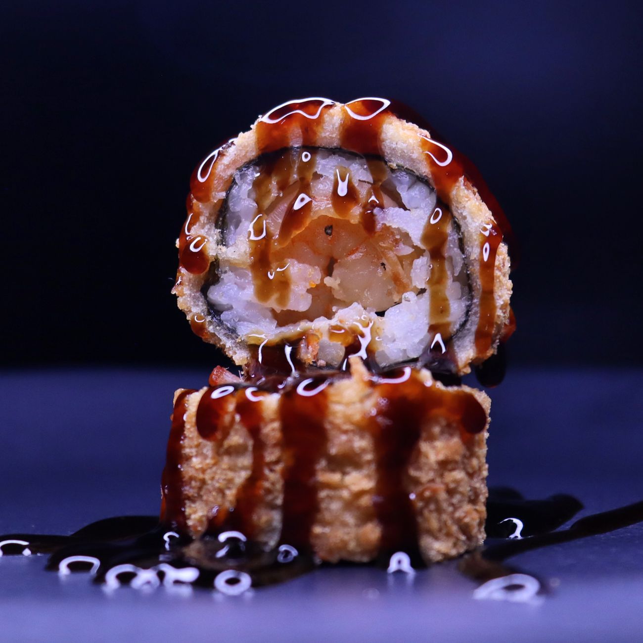 Dragon Roll — tempura krevety, unagi omáčka